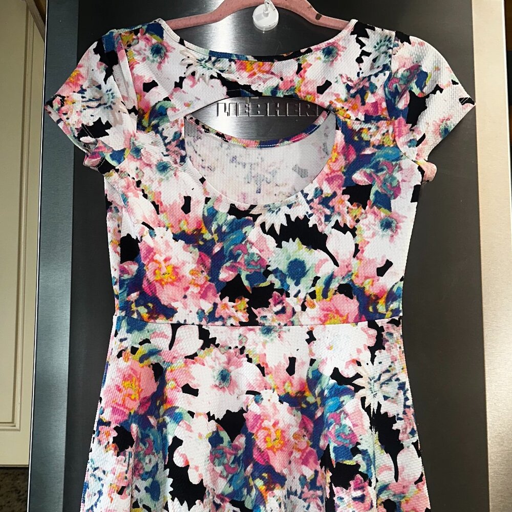 Stretchy Floral Frenchi Dress - Picture 3 of 4